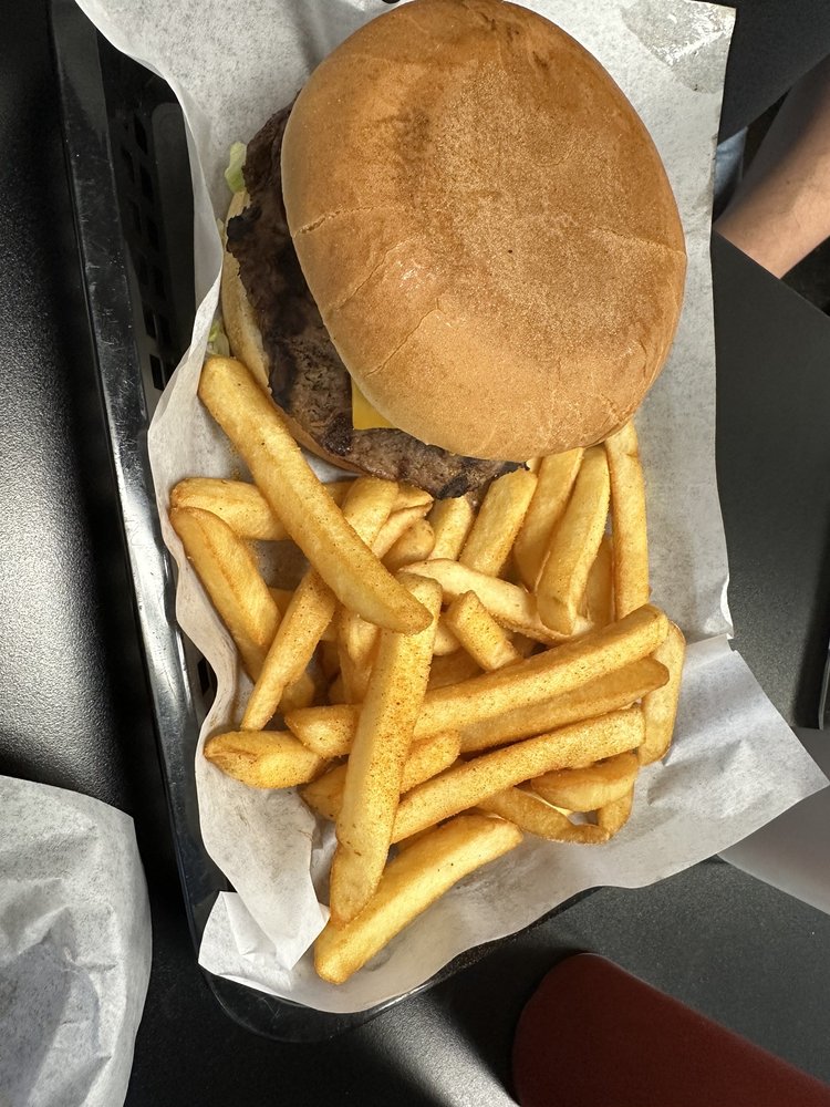 Lucky's Burgers & Shakes